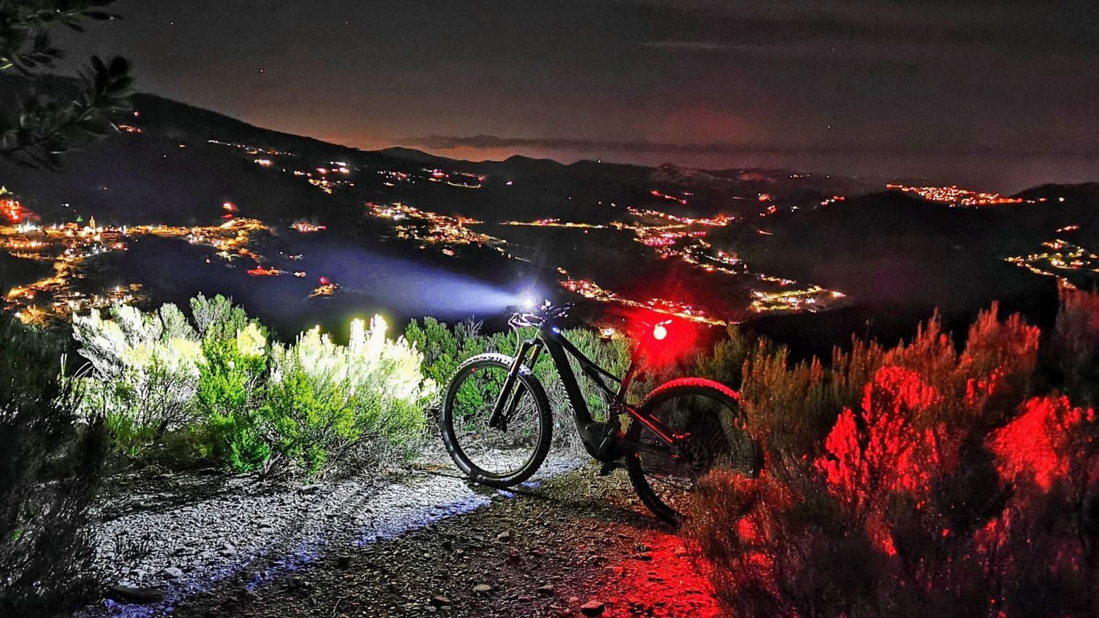 Luci per Bici: fanali anteriori e posteriori per biciclette | fari per bici | Cingolani Luci per Bici: fanali anteriori e posteriori per biciclette | fari per bici | Cingolani