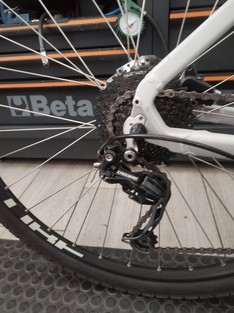 Load image into Gallery viewer, CUBE NATURE PRO 28" GRIGIO GHIACCIO OPACO USATO CONTO-VENDITA