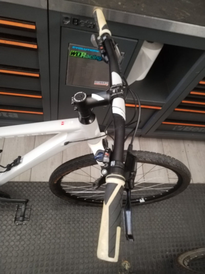 Load image into Gallery viewer, CUBE NATURE PRO 28" GRIGIO GHIACCIO OPACO USATO CONTO-VENDITA