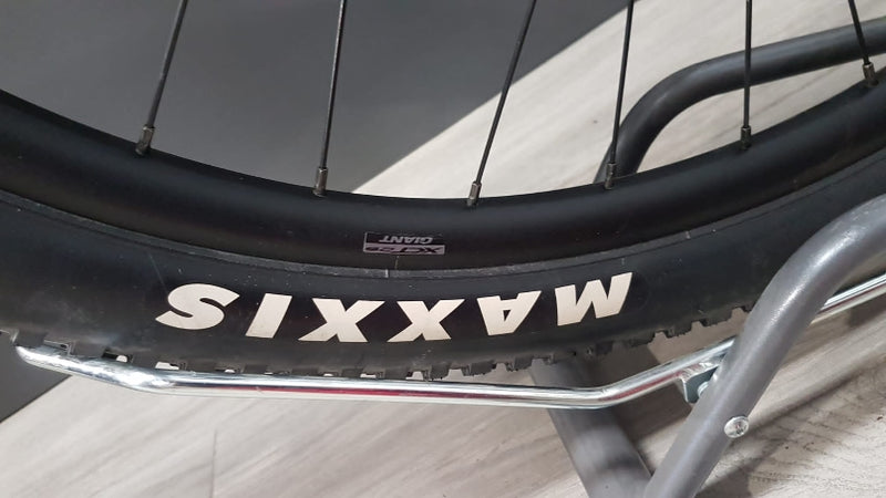 Load image into Gallery viewer, GIANT XTC ADVANCED 2M 2023 USED