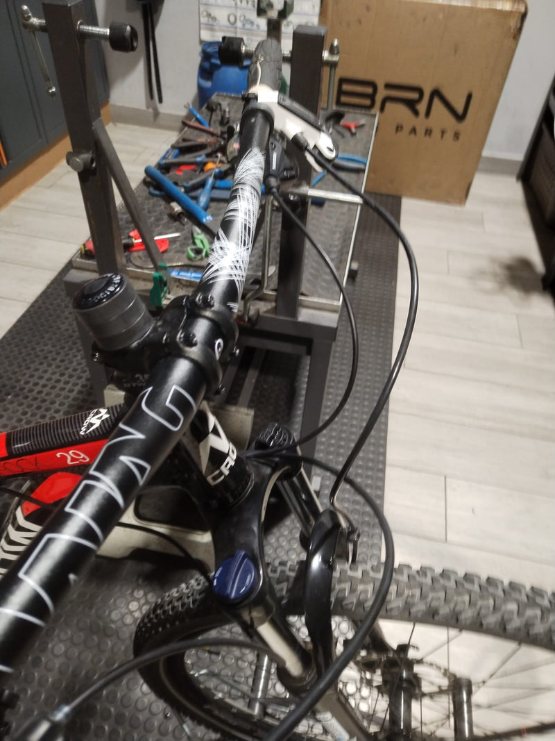 Carica immagine in Galleria Viewer, CASADEI CROW MTB 29" 3X8V NERO-BIANCO- ROSSO TAGLIA S USATO IN CONTO-VENDITA