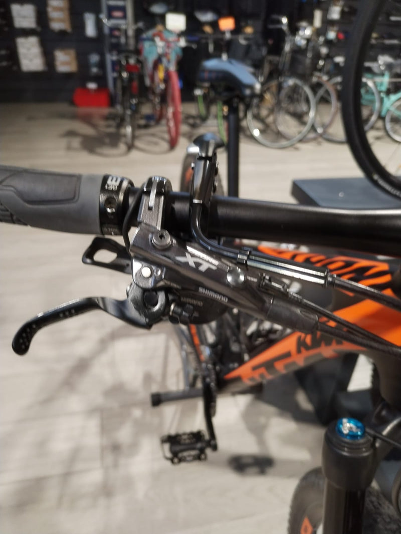 Carica immagine in Galleria Viewer, KTM MTB MYROON MASTER CARBON NERO-ARANCIO TAGLIA 43 USATO IN CONTO VENDITA