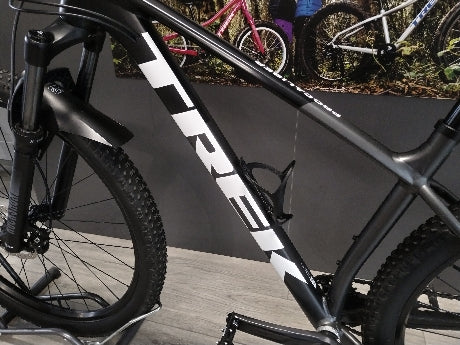 Carica immagine in Galleria Viewer, TREK PROCALIBER 6 M-L GRIGIO-NERO 2023 USATO-REVISIONATO
