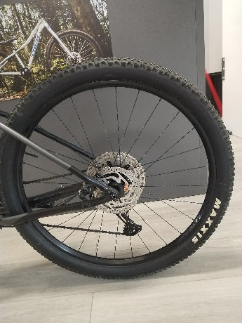Carica immagine in Galleria Viewer, TREK PROCALIBER 6 M-L GRIGIO-NERO 2023 USATO-REVISIONATO
