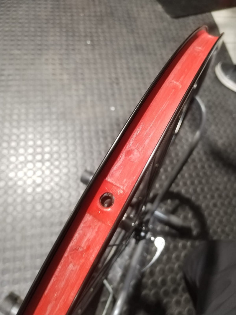 Carica immagine in Galleria Viewer, MARIN CERCHIO ANT. ROAD/GRAVEL 700X19C DISK 6 FORI QUICK RELEASE NERO USATO-REVISIONATO
