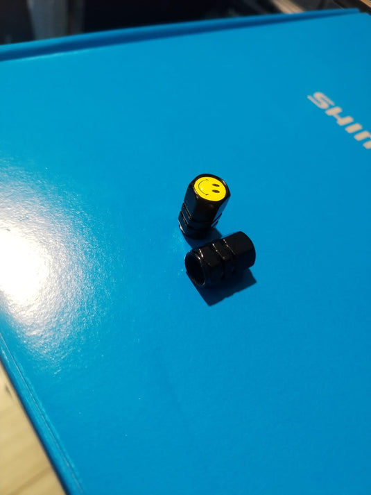 TAPPI SMILE IN ERGAL NERO PER VALVOLA SHRADER/AMERICANA