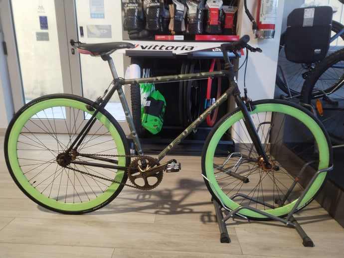 BICI CITY FIXED ACCIAIO TAGLIA M NERO/VERDE USATO-REVISIONATO