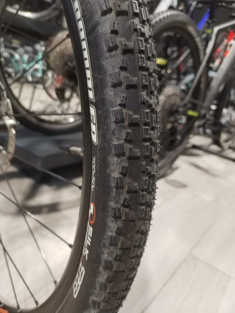 Carica immagine in Galleria Viewer, KTM MTB MYROON MASTER CARBON NERO-ARANCIO TAGLIA 43  USATO IN CONTO VENDITA
