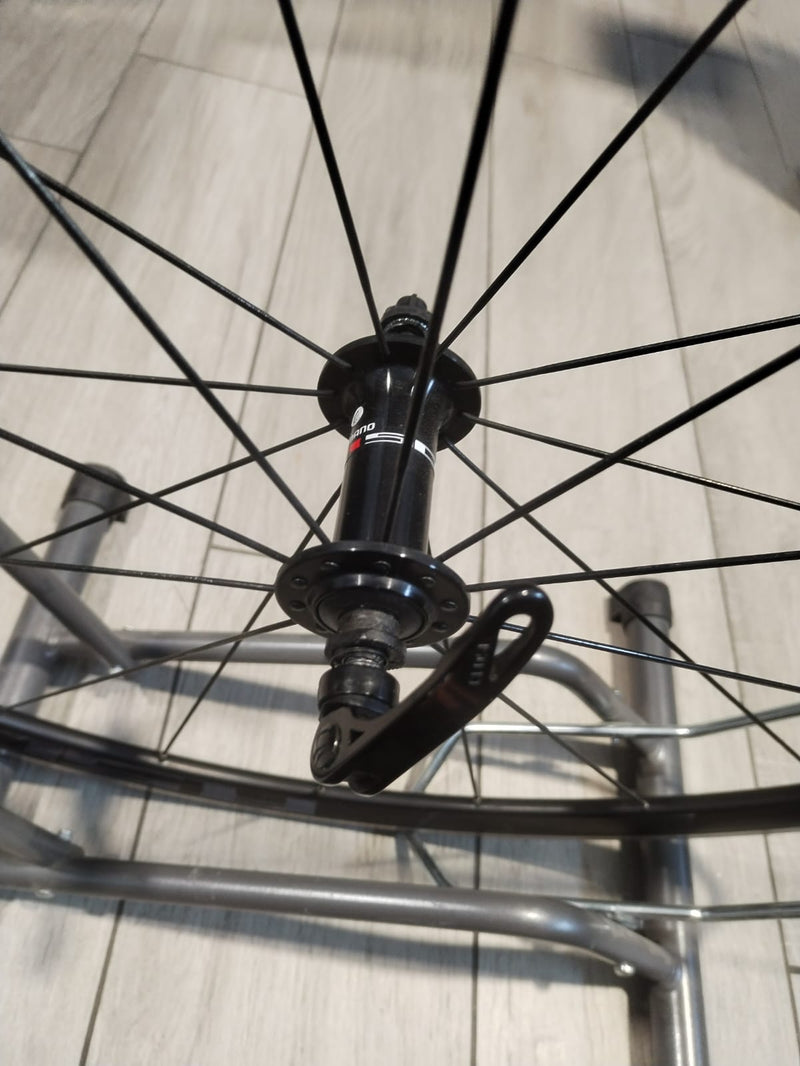 Carica immagine in Galleria Viewer, SHIMANO RUOTA ANTERIORE alluminio R500 A PATTINO CON QR USATO-REVISIONATO
