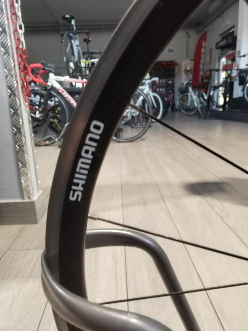 Carica immagine in Galleria Viewer, SHIMANO RUOTA ANTERIORE alluminio R500 A PATTINO CON QR USATO-REVISIONATO
